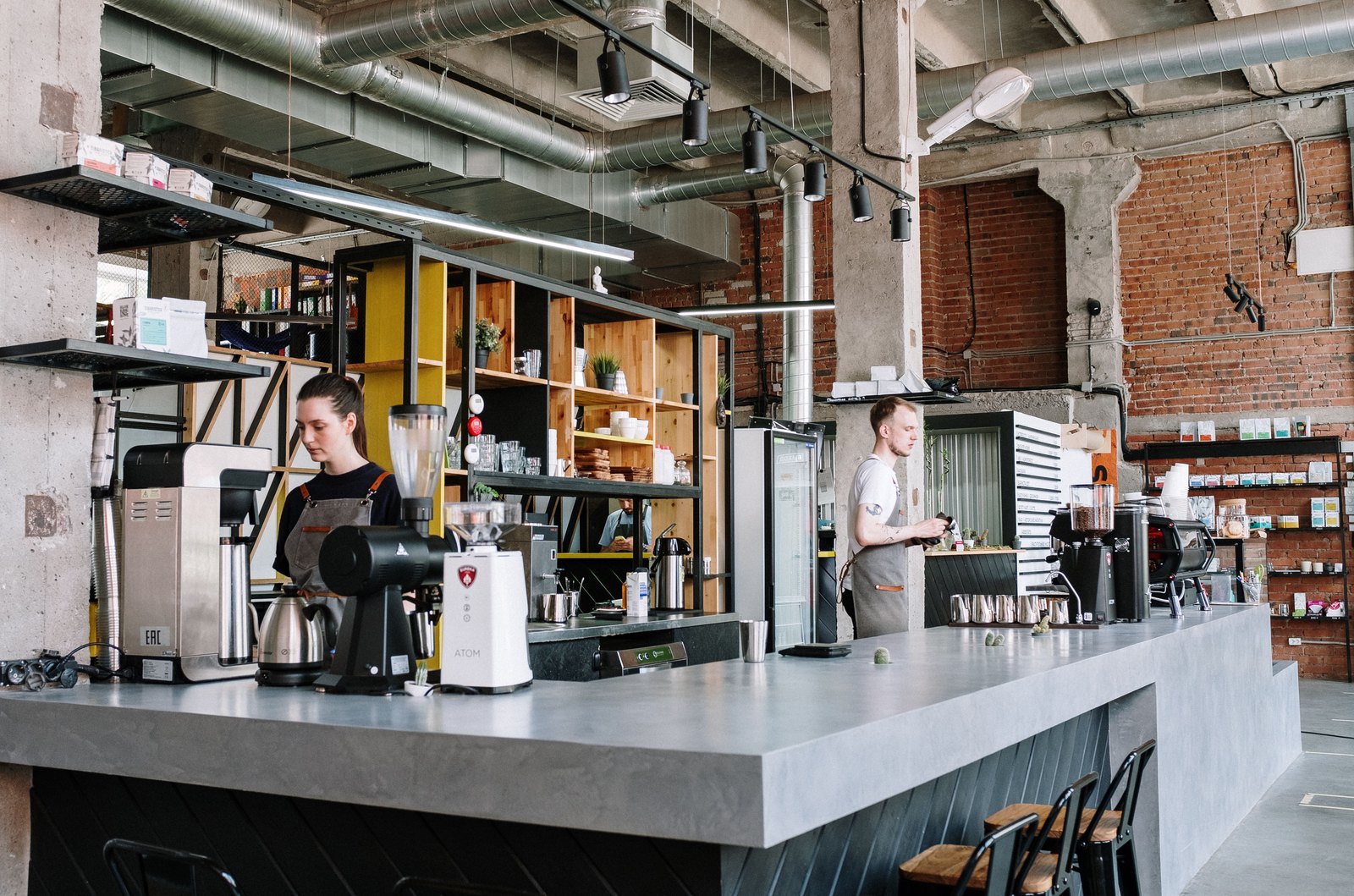 Café counter and beverage station